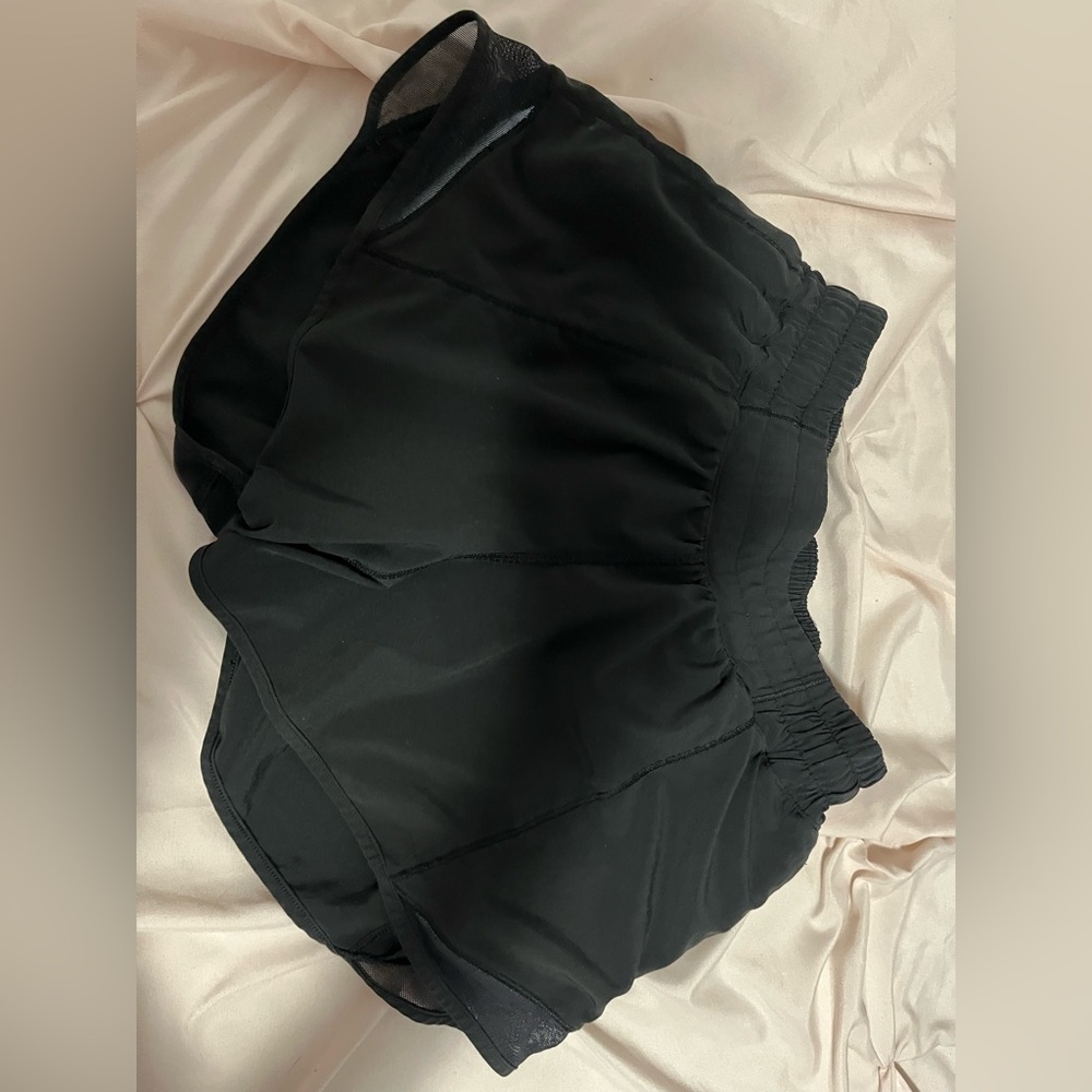 black lululemon hotty hot shorts